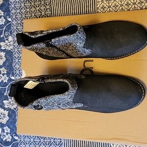 Women's Mukluks Boots black size 9